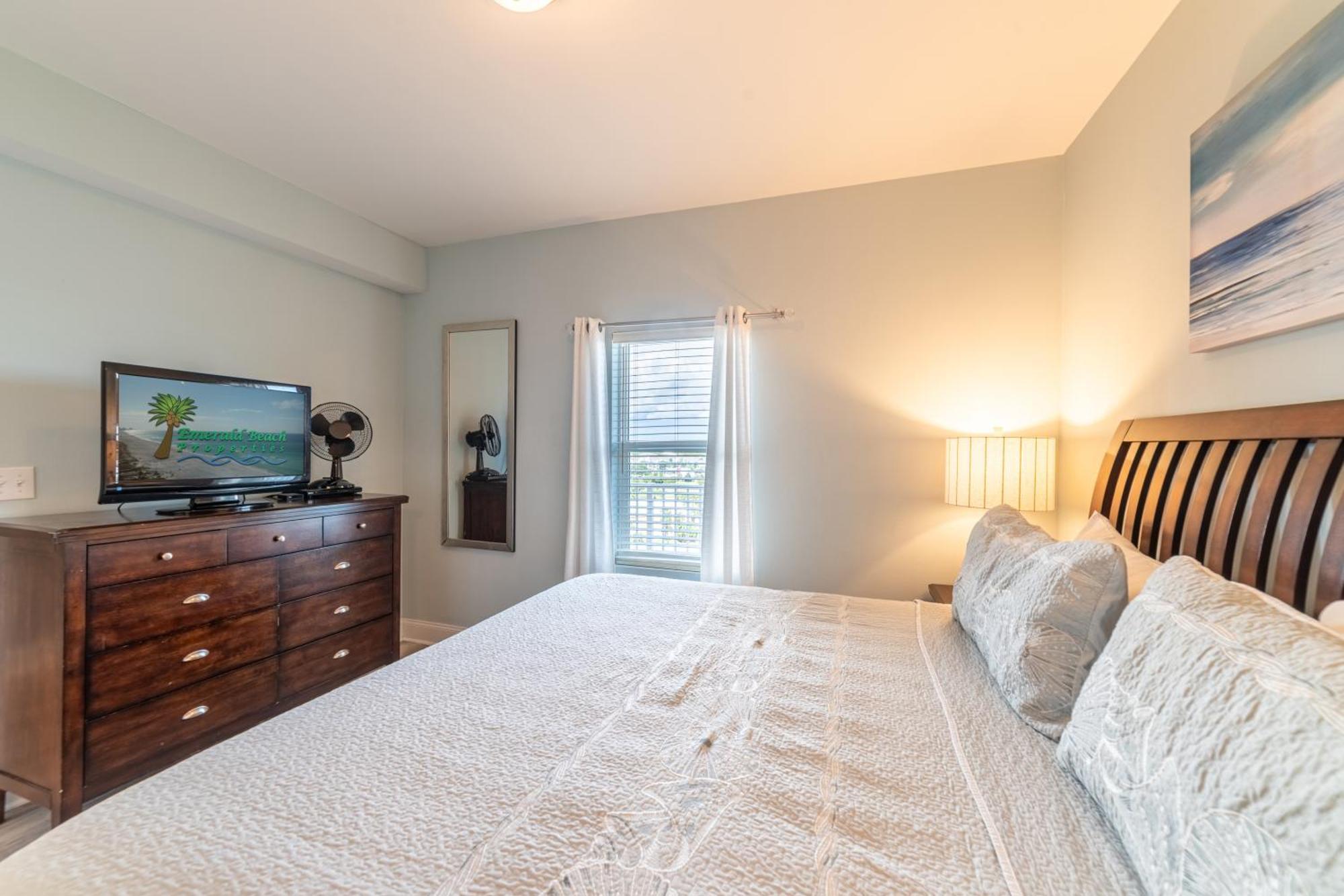 Laketown Wharf 816 'tasty Waves Pcb'